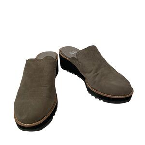 Eileen Fisher 8.5, 39 Loti Tumbled Nubuck Leather, Wedge Beige Grayish Clogs